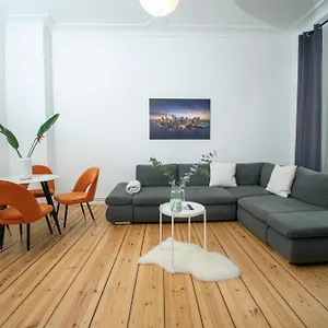 Wunderschoen, Hell Und Gross Apartment Berlin